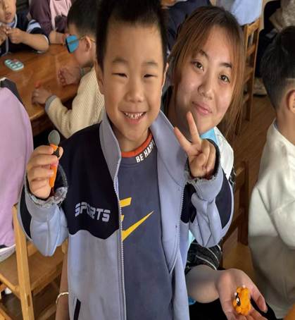 一群戴帽子的小孩 AI 生成的内容可能不正确。